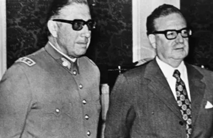 24 augustus 1973. President Allende heeft net Augusto Pinochet benoemd tot opperbevelhebber van het leger. Foto: elclarin.cl