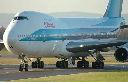 El Al Cargo Boeing 747 4X-AXH in de luchthaven van Luxemburg. Foto: Luc Willems/GNU Free Licence 1:2
