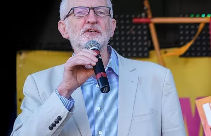 Corbyn tijdens de March Against Racism in Londen, maart 2022. Foto: Alisdare Hickson/CC BY-SA 2:0
