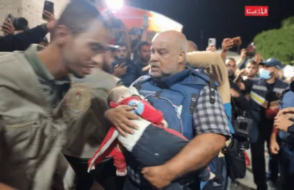 Het hele gezin van Wael al-Dahdouh, Al-Jazeera-correspondent uit Gaza, werd gedood door een Israëlische luchtaanval in Centraal Gaza. Foto: printscreen Al-Jazeera.