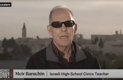 Leerkracht geschiedenis Meir Baruchin, vervolgd en ontslagen voor het uiten van zijn mening over Gaza. Screenshot Democracy Now!