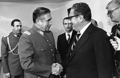Meeting friends that matter: Kissinger en Pinochet. Foto: CC BY-SA 2:0