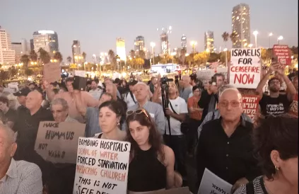 Betoging voor een staakt- het-vuren in Tel Aviv. Foto: X - Refuser Solidarity Network