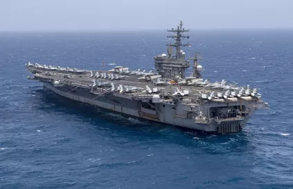 Vliegdekschip USS Eisenhower in de Rode Zee. Foto: US Navy/CC BY 2.0 DEED