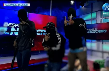 Bestorming van tv-studio in Ecuador. Foto: printscreen CTV via YouTube