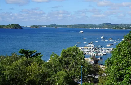De haven van Mamoudzou in Mayotte. Foto: Jean-Pierre Dalbéra, Flickr / CC BY 2.0 DEED