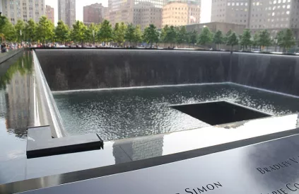 'Reflecting Absence, herdenkinsmonument voor de slachtoffers van 9/11, NYC. Foto: chrisinphilly5448/CC BY-SA 2:0