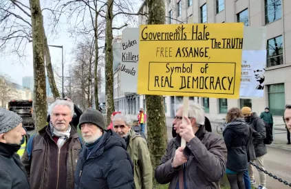 Manifestatie pro Assange 20 februari voor de VS-ambassade. Foto: LV