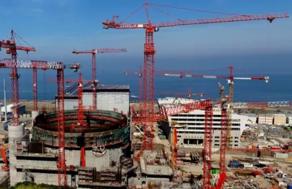 Kerncentrale Flamanville (Normandië). Derde centrale, 13 jaar vertraging, enorme extra-kosten en onopgeloste problemen. Foto: schoella panoramio/CC BY-SA 3:0