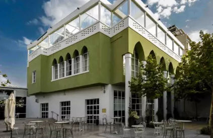 De Faculty Club van de Universiteit van Tel Aviv is gebouwd op het verdwenen Palestijnse dorp Sjeik Muwanis. Het is een voormalige Palestijnse patriciërswoning, het enige overblijfsel van het verdwenen dorp. Foto: Johan Depoortere