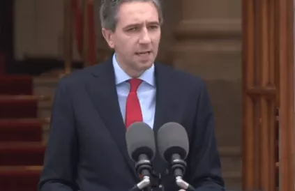 Iers eerste minister Harris erkent Palestina. Beeld: Screenshot YouTube Sky News