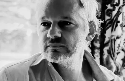 Julian Assange op weg naar de vrijheid? Foto: X  @Vltra_MK