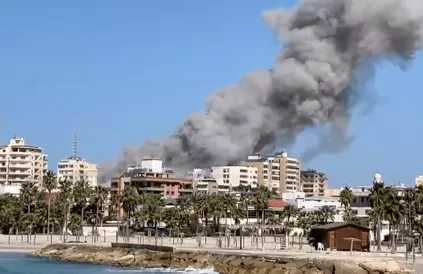 De EU en de VS kijken goedkeurend toe op de vernietiging van de hoofdstad van een soeverein land. Internationaal recht in de 21ste eeuw. Foto: LBCI Lebanon News