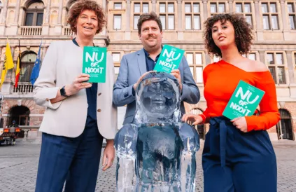 Petra De Sutter, Jeremie Vaneeckhout, Nadia Naji. Nu of nooit meer? Foto: groen.be