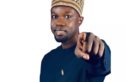 Ousmane Sonko, de minister-president die volledig wil breken met het  neokolonialisme wint parlementsverkiezingen. Foto: via facebook.