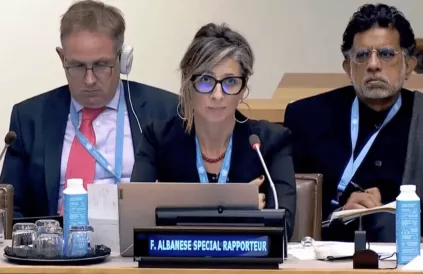 VN-rapporteur Francesca Albanese spreekt tot de Verenigde Naties, oktober 2022. Foto: Screenshot Youtube. 