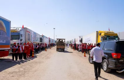 Hulpkonvooien aan de grensovergang in Egypte. UN Photo/Eskinder Debebe