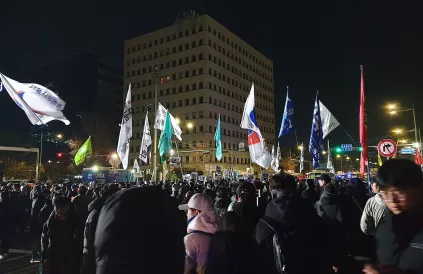 Massaal protest op 5 december in de straten van Seoel. Foto: Hashflu/CC BY-SA 4:0