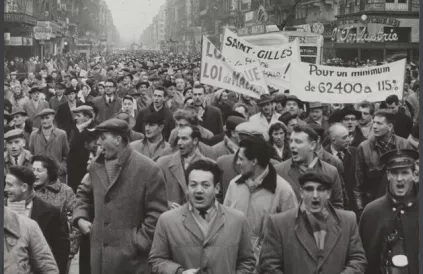 Een massale betoging voor de Beurs in Brussel (1960-12-27). Foto: Fotocollectie Spaarnestad. Pot, Harry / Anefo, CC0 1.0