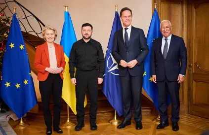 Ursula von der Leyen, Volodymyr Zelensky, Mark Rutte en António Costa (Voorzitter van Europese Raad). Foto: Dati Bendo, EU / CC BY 4.0