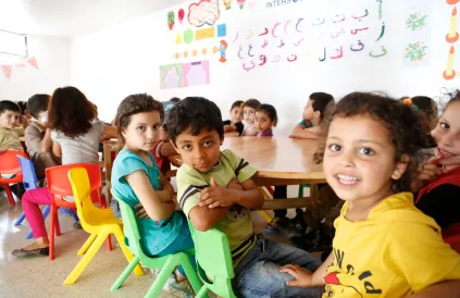 Syrische leerlingen op de schoolbanken in Libanon. Foto: Russell Watkins, DFID, Flickr 