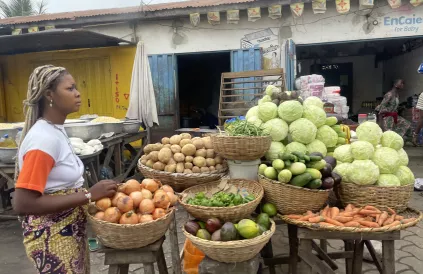 Marktkraam in Calavi, Benin. Alle foto's Revive vzw