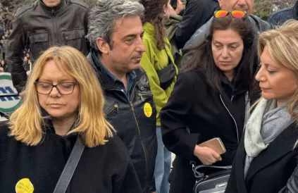 Maria Karystianou  (r) verloor haar 20-jarige dochter. Foto: Greek Reporter