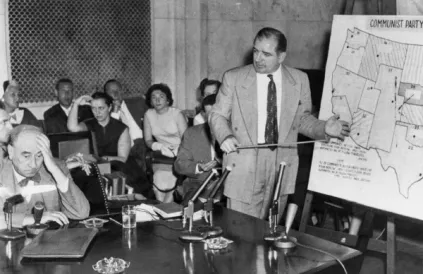 De Republikeinse senator Joseph McCarty die in de jaren ‘50 een ware heksenjacht organiseerde en naar wie het fenomeen McCarthyisme is genoemd. Foto: publiek domein