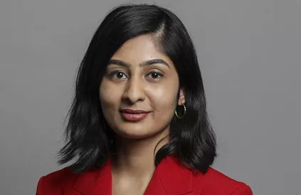 Zarah Sultana is initiatiefnemer van de nieuwe partij, Your Party. 