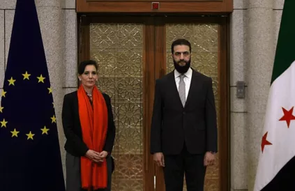 Hadja Lahbib, Eurocommissaris voor Crisisbeheer en Ahmed al-Sharaa, interim-leider van Syrië. Foto: EC - Audiovisual Service, CC BY 4.0. 