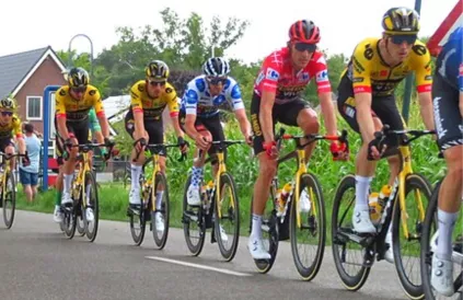 Foto: beeld uit de Vuelta van 2022, WeeJeeVee, CC BY-SA 4.0