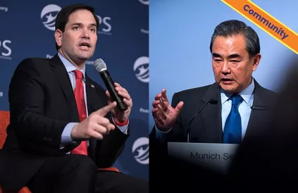 Marco Rubio (links) en Wang Yi (rechts). Foto: Gage Skidmore, BY-SA 3.0. Kleinschmidt /MSC, CC BY 3.0 DE