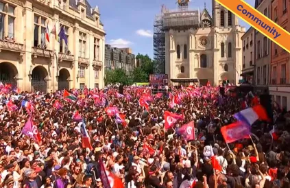 26.000 deelnemers aan de verkiezingsmeeting in Saint-Denis. Foto: Ludo De Witte