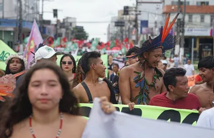 Een klimaatmars tijdens COP30 in Belém, Brazilië. Foto: Xuthoria, CC BY-SA 4.0