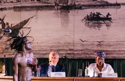 Mpho Tutu van Furth (rechts), dochter van de legendarische aartsbisschop Desmond Tutu die de Zuid-Afrikaanse Waarheidscommissies leidde (c) August Van de Gracht / TAZ 