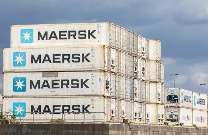 Maersk containers in de haven van Hamburg. Foto: Raimond Spekking, CC BY-SA 4.0