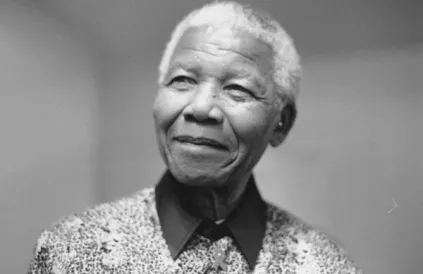 Mandela op bezoek in de London School of Economics in 2000. Foto: LSE Library
