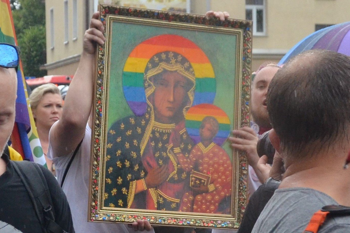 affiche van maagd Maria met regenboogaureool