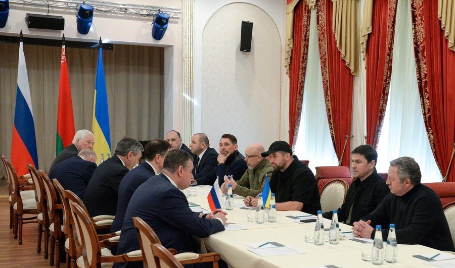 Oekraïne en Rusland rond de tafel in Wit-Rusland.
