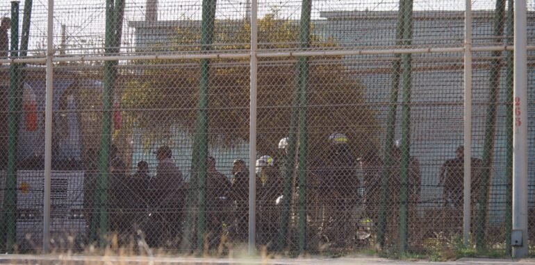 Vluchtelingen bij het hek van Mellila - oto: Association Marocaine des Droits Humains - Section Nador