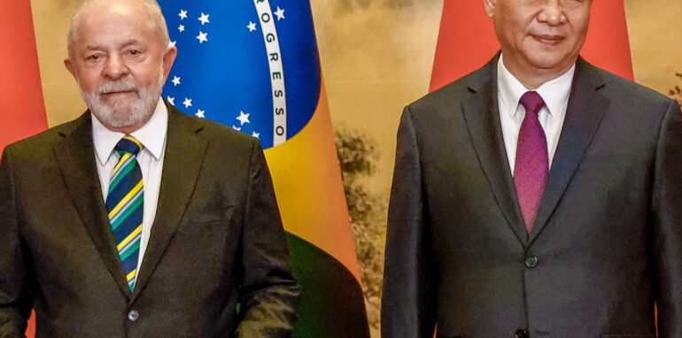 Braziliaans president Lula da Silva steunde in Peking het vredesplan van China